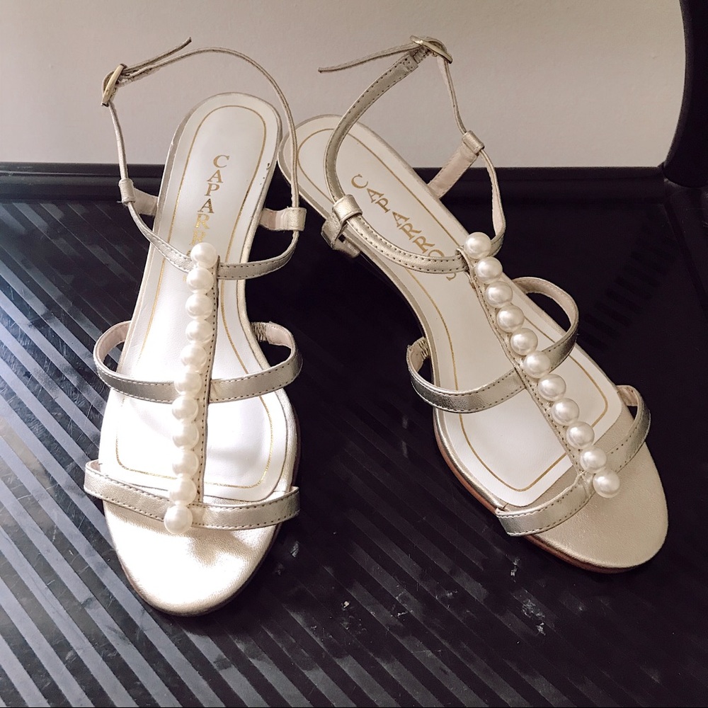 NWOT Caparros Bridal Pearl satin Sandal mid heel